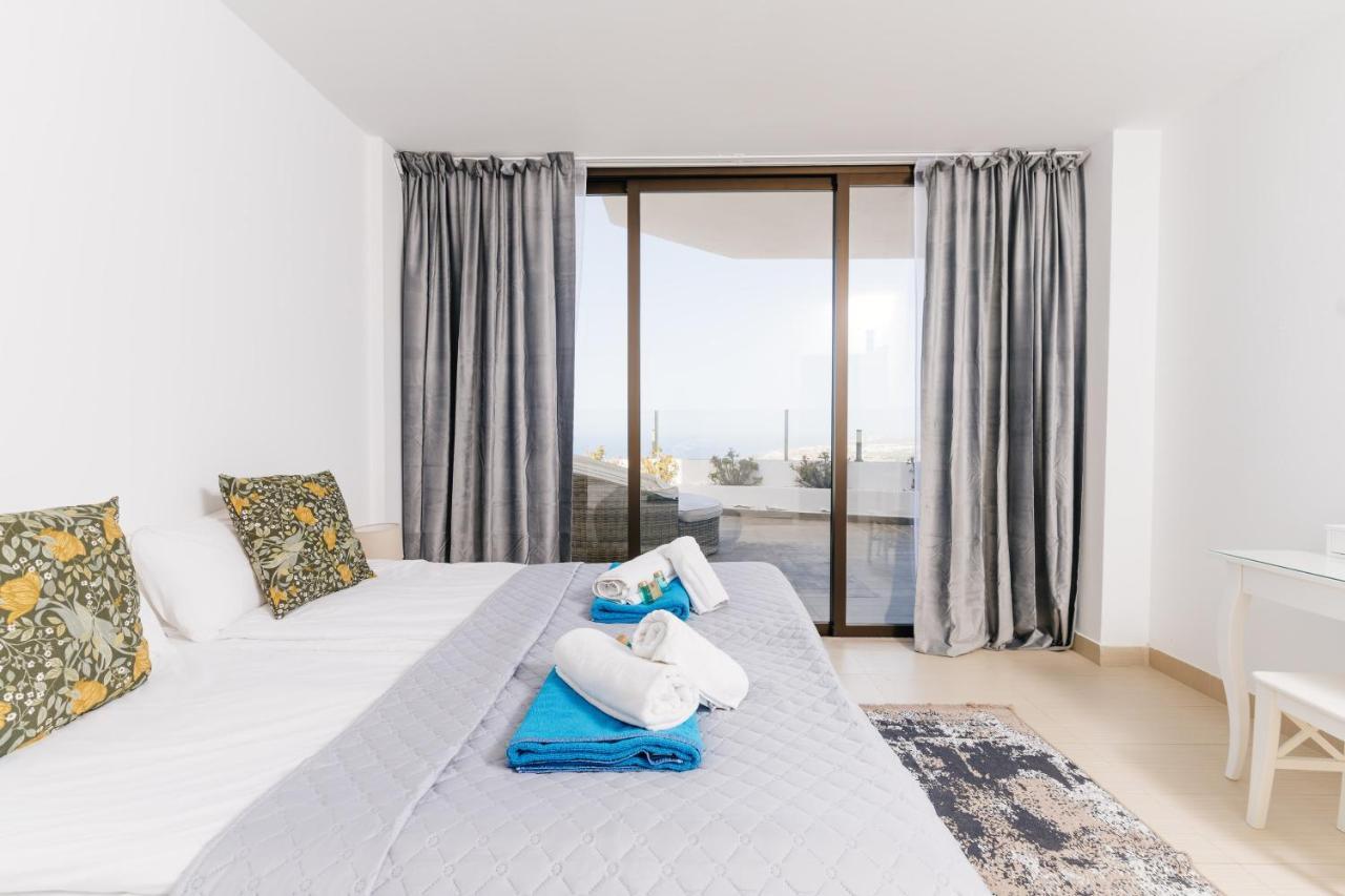 Sunset White Villa - Ocean View, Jakuzzi, Heated Pool, Air-Conditioning, Grill Плая-де-лас-Америкас Экстерьер фото